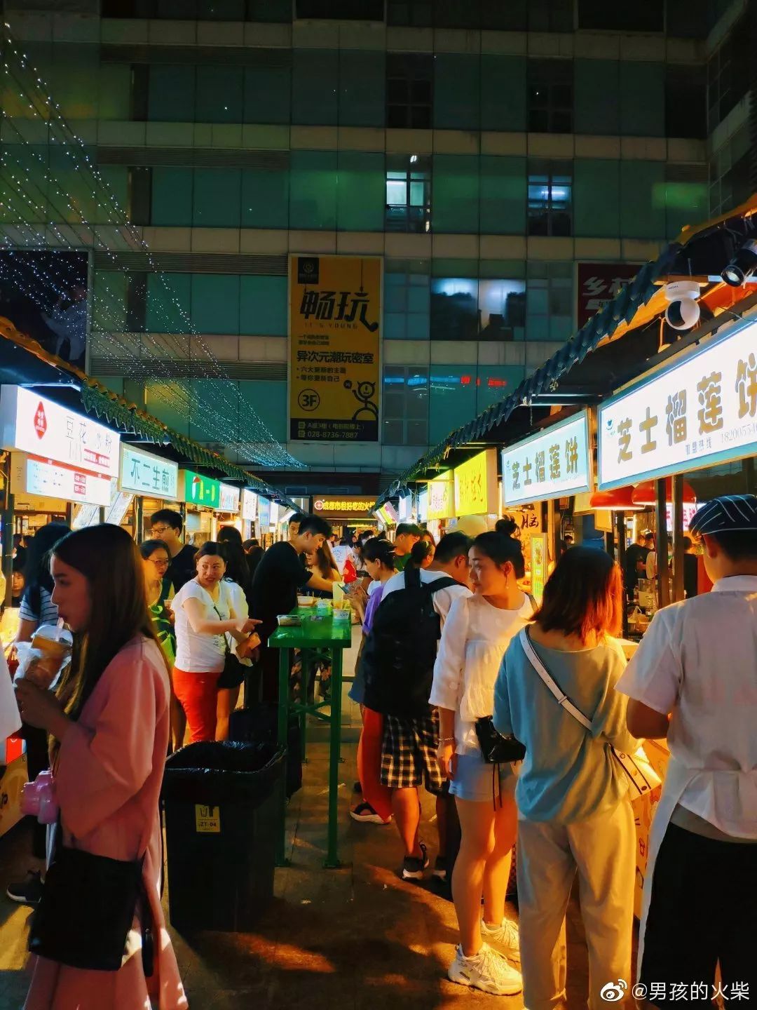 成都新城市广场夜市图片