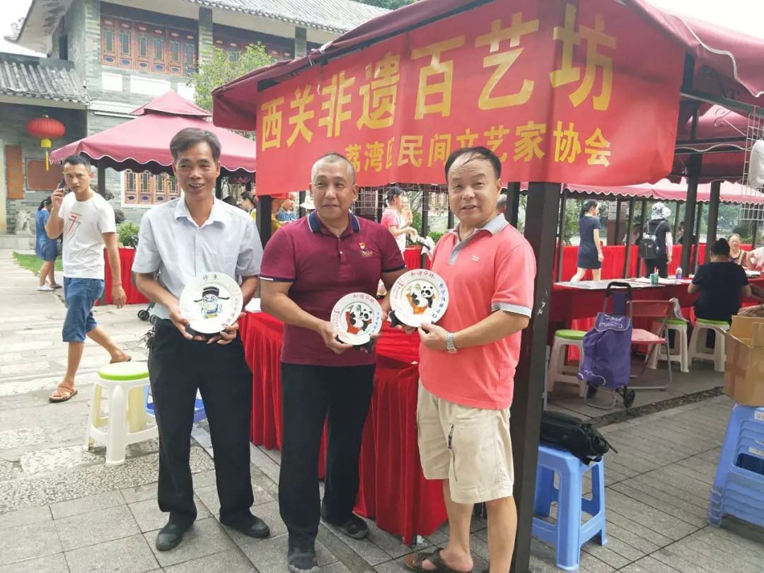 广彩瓷盘画绸扇画寺前社区亲子家庭近距离体验西关非遗艺术