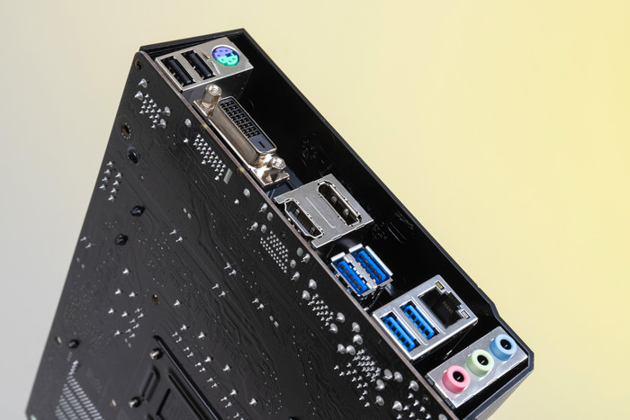 tuf b365m-plus gaming(wi-fi)配备6个sata 3.0接口,接口带宽为6gbps.