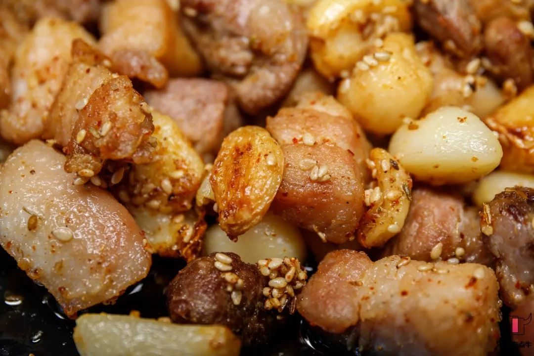 五花肉梅肉双拼戳子肉可是当下最红的美食之一戳子五花肉梅肉拼盘营业