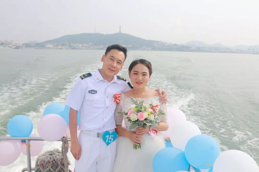 海军礼服结婚照图片