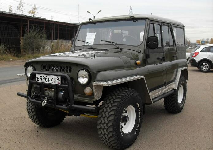 首台新款瓦滋猎人越野车到店,预售价13万,性能比北汽勇士还强悍