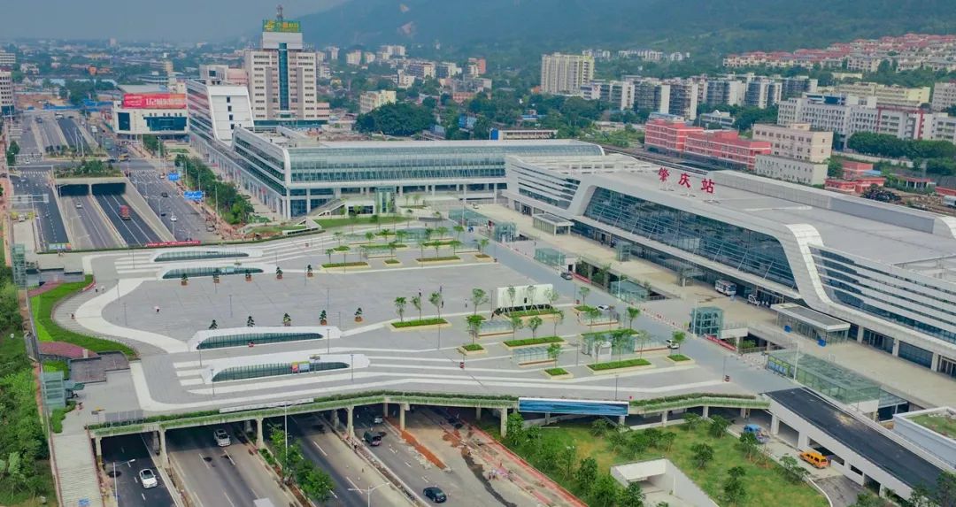 莫家枝 摄肇庆火车站,肇庆东站综合体正式投入使用,乘客可实现城轨