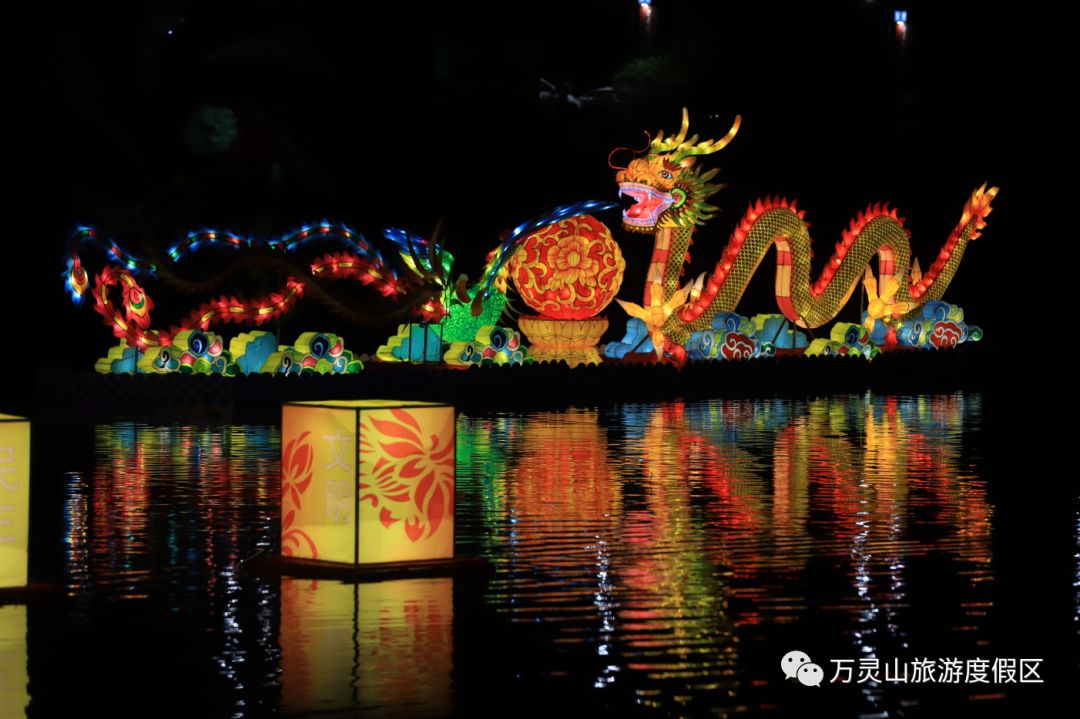 荣昌第六届七夕河灯旅游文化节昨日在万灵古镇隆重开幕