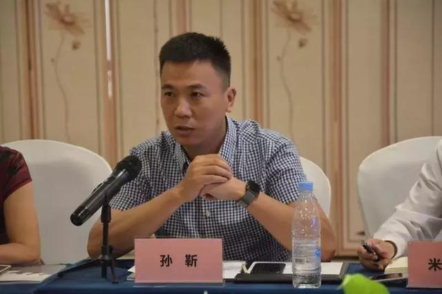 巩义市人民政府副市长,文化旅游工作领导小组常务副组长刘军杰在致辞