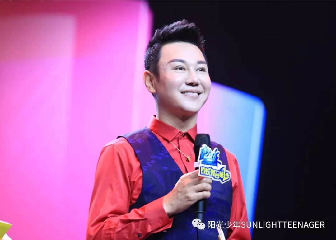 中央广播电视总台新闻频道主持人肖贵宁和阳光小主持精彩节目这个夏天