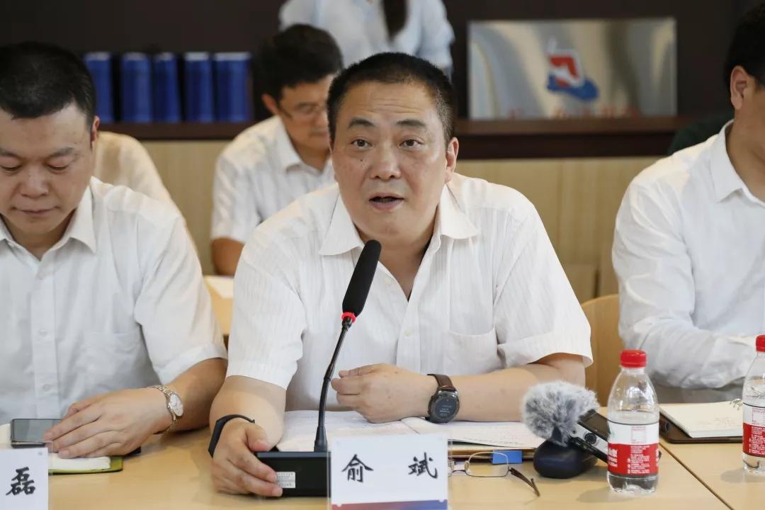 市合作交流办企业服务处处长俞斌,联络处处长韦一出席会议并讲话.