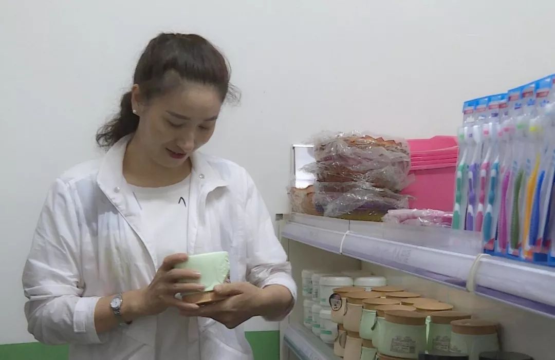 吴海芬深入老城乡调研脱贫攻坚工作