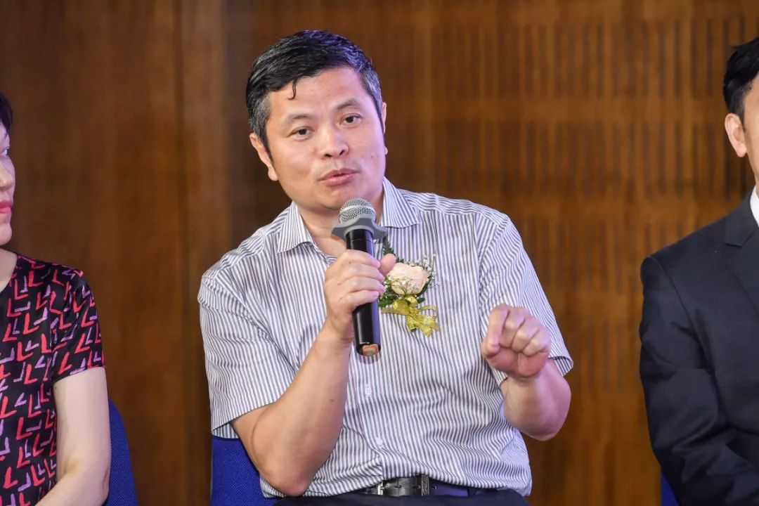 邓应平教授 四川大学华西医院眼科亚专业组对icl植入术态度的转变