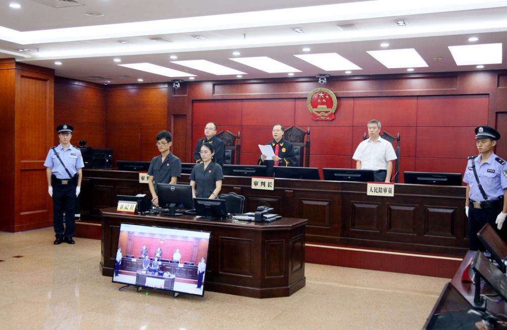 潍坊中院对曹延东等18人黑社会性质组织犯罪案一审公开宣判