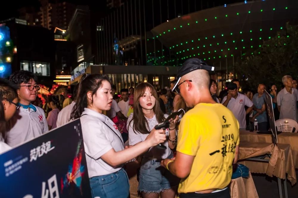 最強發光體第三屆佳水岸小鎮熒光夜跑點亮天水夏夜