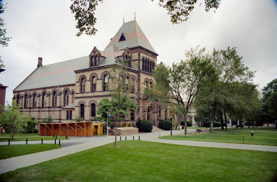 布朗大学提前规划全面挖掘自身特点