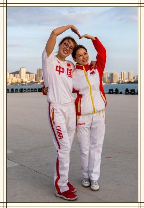 原创傅园慧世锦赛归来现机场179身高太扎眼穿健美裤显腿粗也很美