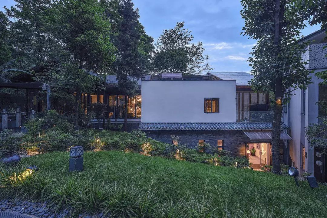 青城山赏青城美景品别致下午茶尊享汉服show漫步五柳庄更有无边泳池等