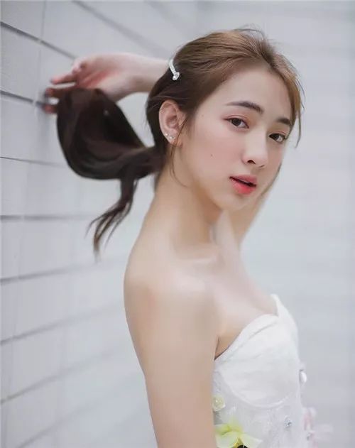 专访泰国网红小姐姐整整五年不敢在学校上厕所的辛酸谁能懂