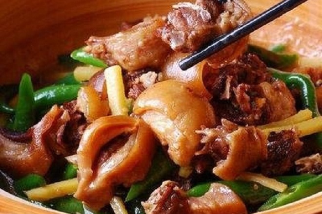 活竹鼠现杀现做姚大厨展示烧竹鼠全过程网友直喊太刺激了