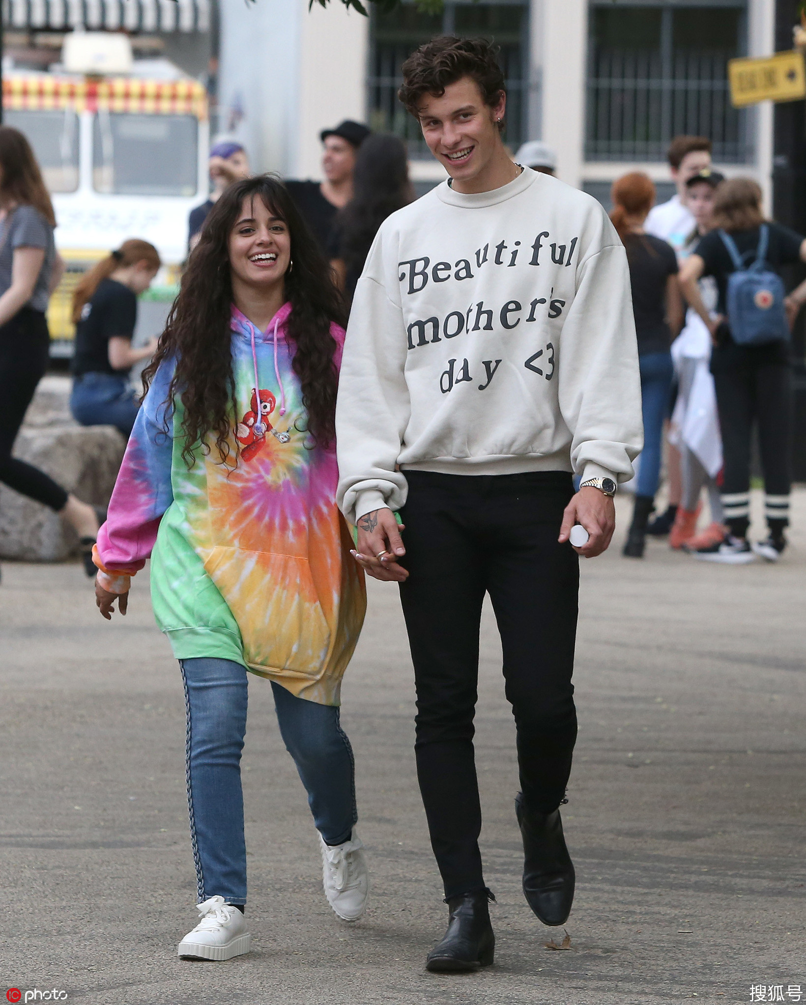 萌德带卡妹"见家长",还穿着表白妈妈的卫衣