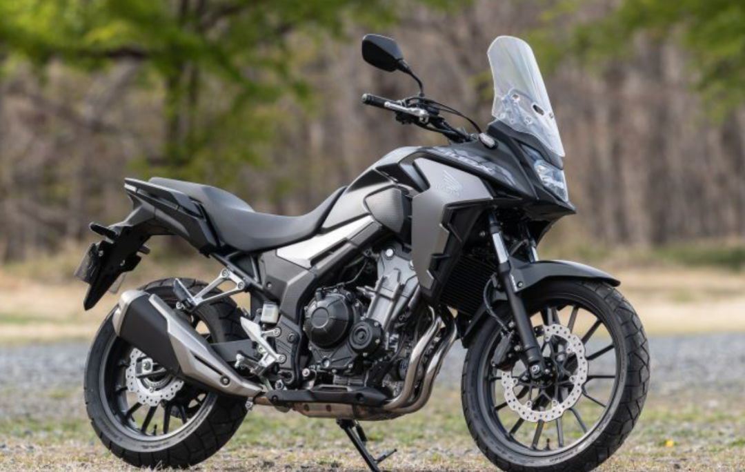 来看看这款独特排量的adv会跟cbr400r有什么不同的体验感