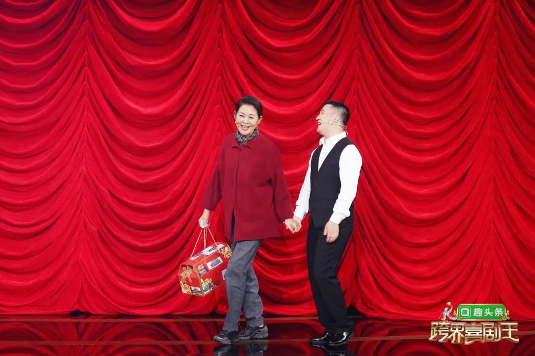 《跨界喜剧王》第四季倪萍杨树林爆笑上演戏中戏 高亚麟变话痨班主任