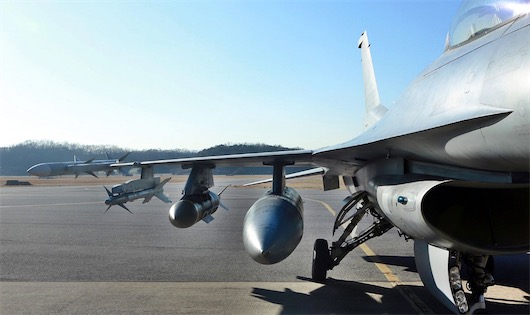 第一代红外制导导弹20世纪50年代美国制造的aim9空空导弹