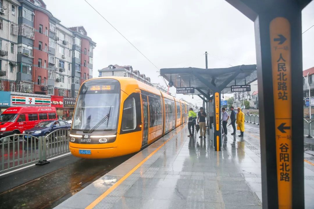 稳大风大雨中松江有轨电车二期线路今起运营