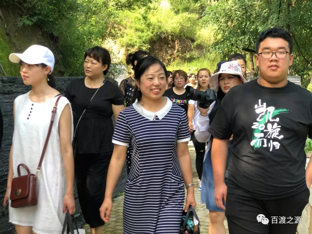 涞源走马驿女人图片