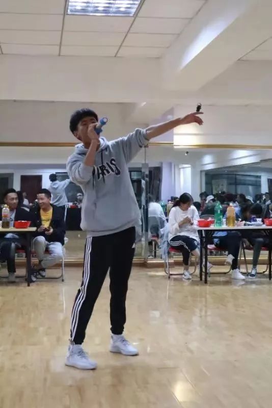 国旗飘扬在雪域高原收获