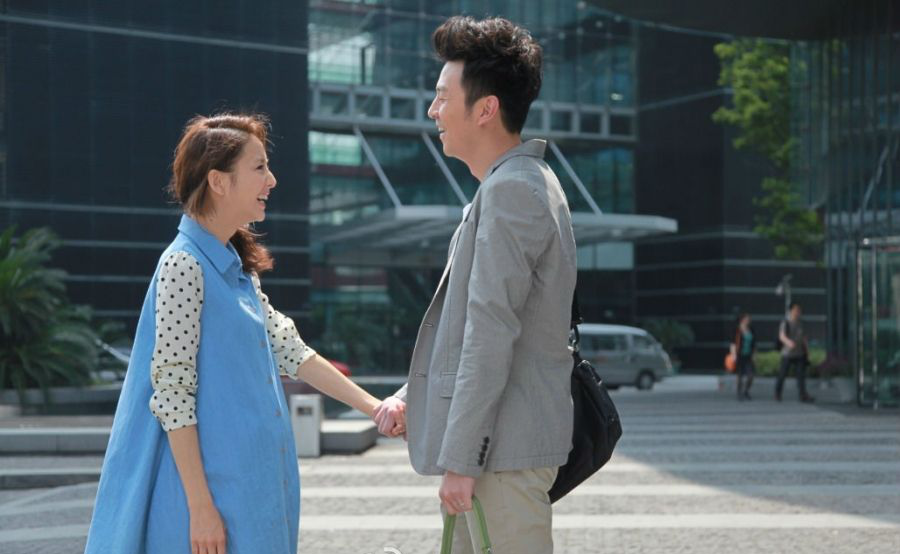 主演的电视剧《断奶》在东方卫视热播,两人饰演了一对非常恩爱的夫妻