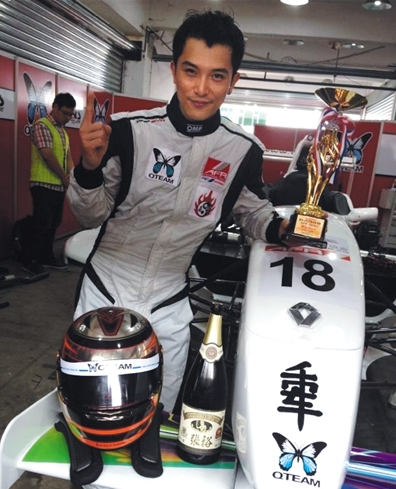 第四位,唐嫣前男友邱泽,他曾是职业方程式赛车手.