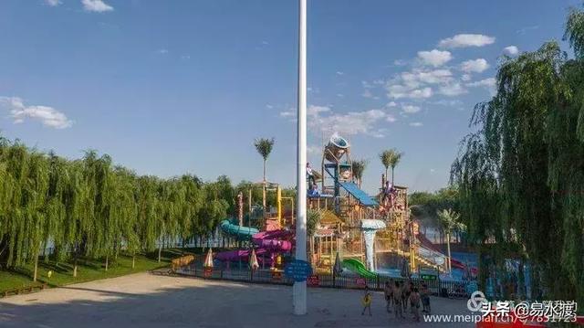 位于易县狼牙山龙门湖水世界的沙滩浴场,已对外开放,这是易县地区目前