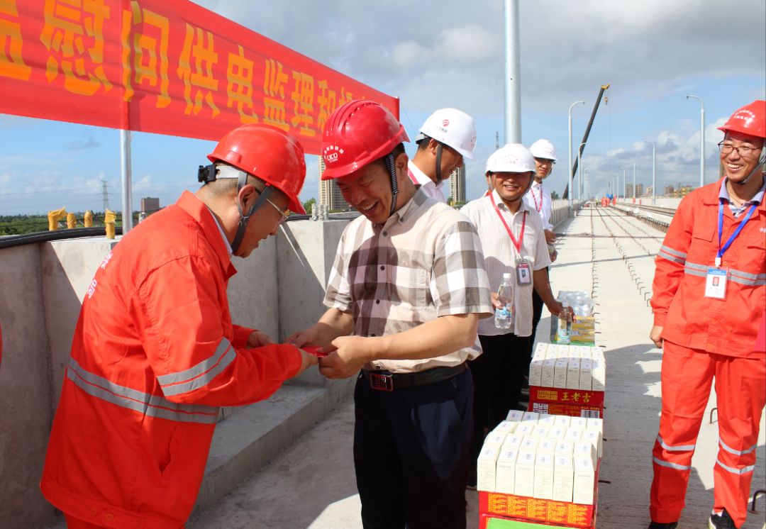 杭海城际铁路公司杨晓法慰问机电3标项目部