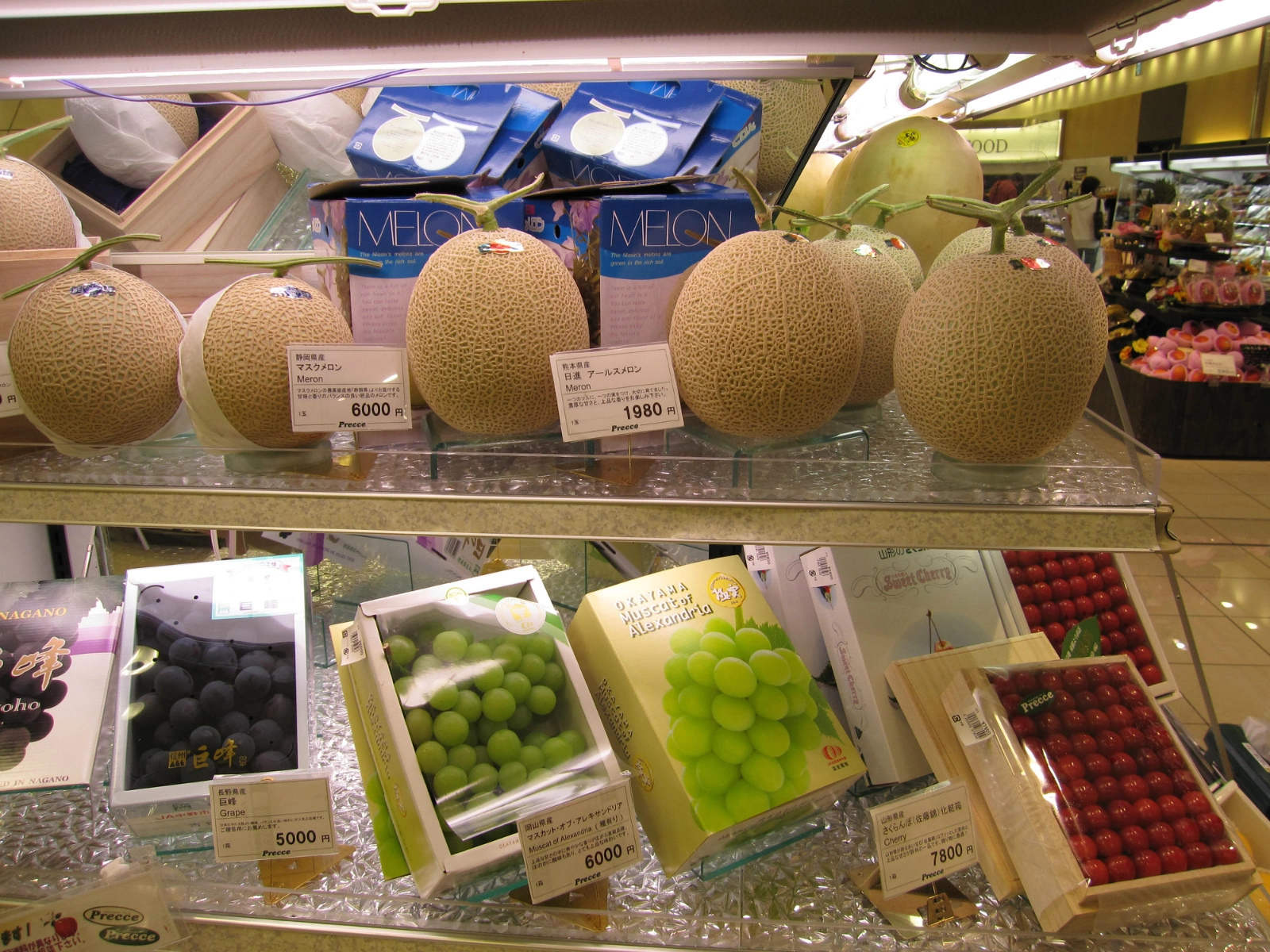 实拍日本超市天价蔬果市民买起来却毫不手软