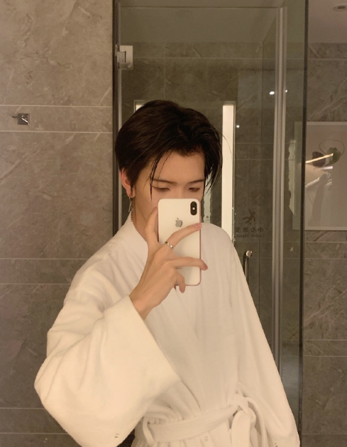 原创男版乔碧萝回应长相争议晒帅气自拍照证明本身颜值不差