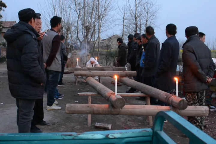 祭龙杠即将消失的古老丧葬仪式