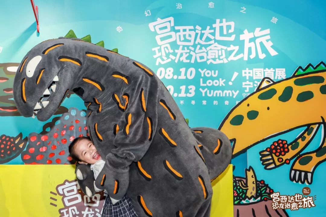 宫西达也恐龙治愈之旅中国首展开幕首次海外原画展神秘霸王龙出没