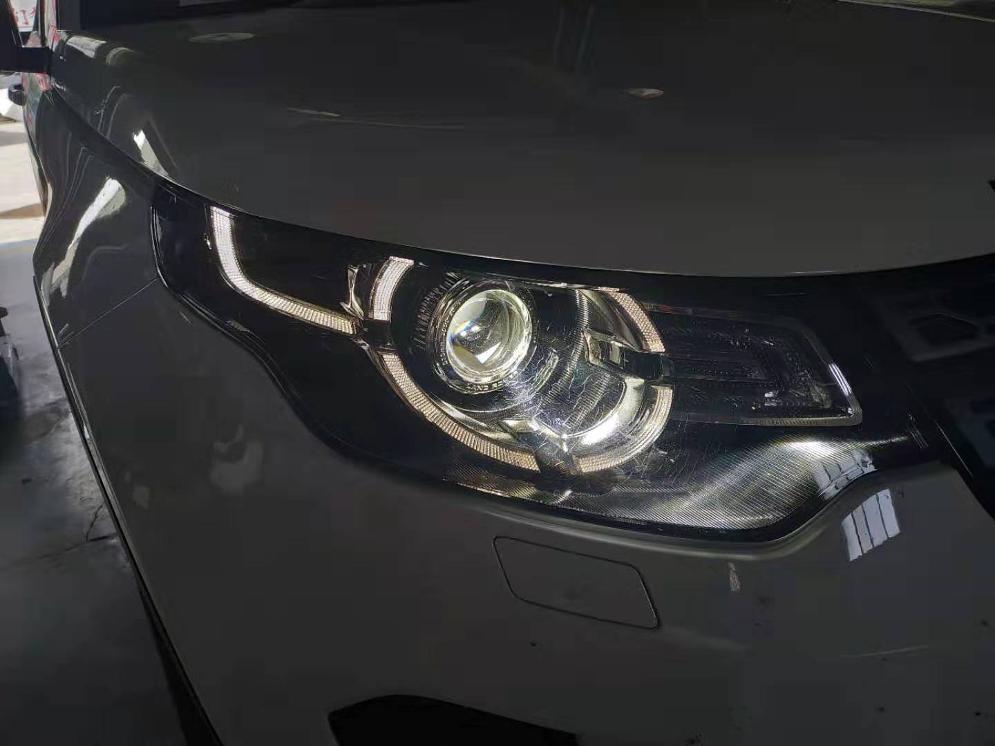 石家庄刀疤超改灯——路虎极光车灯升级紫猫led车灯透镜大灯