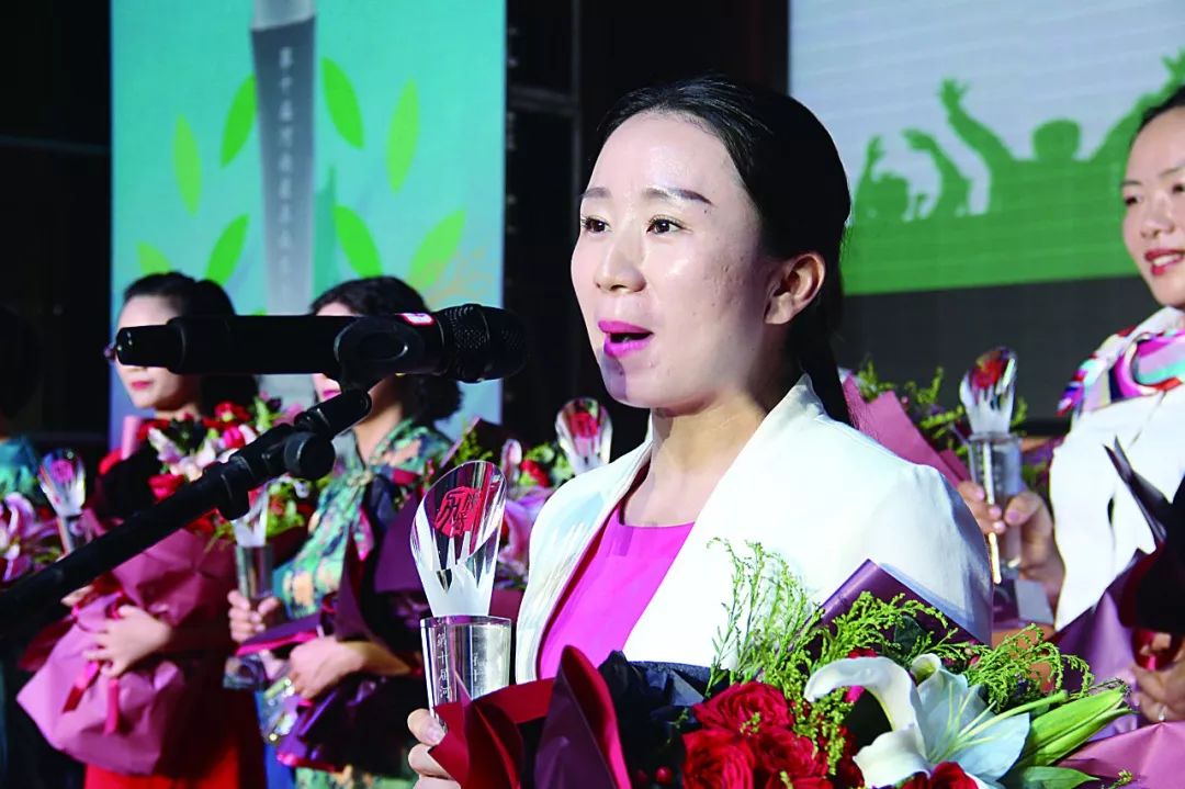 王娅荣誉:第10届河南最具成长力教师,河南省优质课一等奖,鹤壁市基础