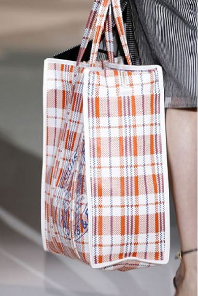 记一场"蛇皮袋"时尚平反的胜利