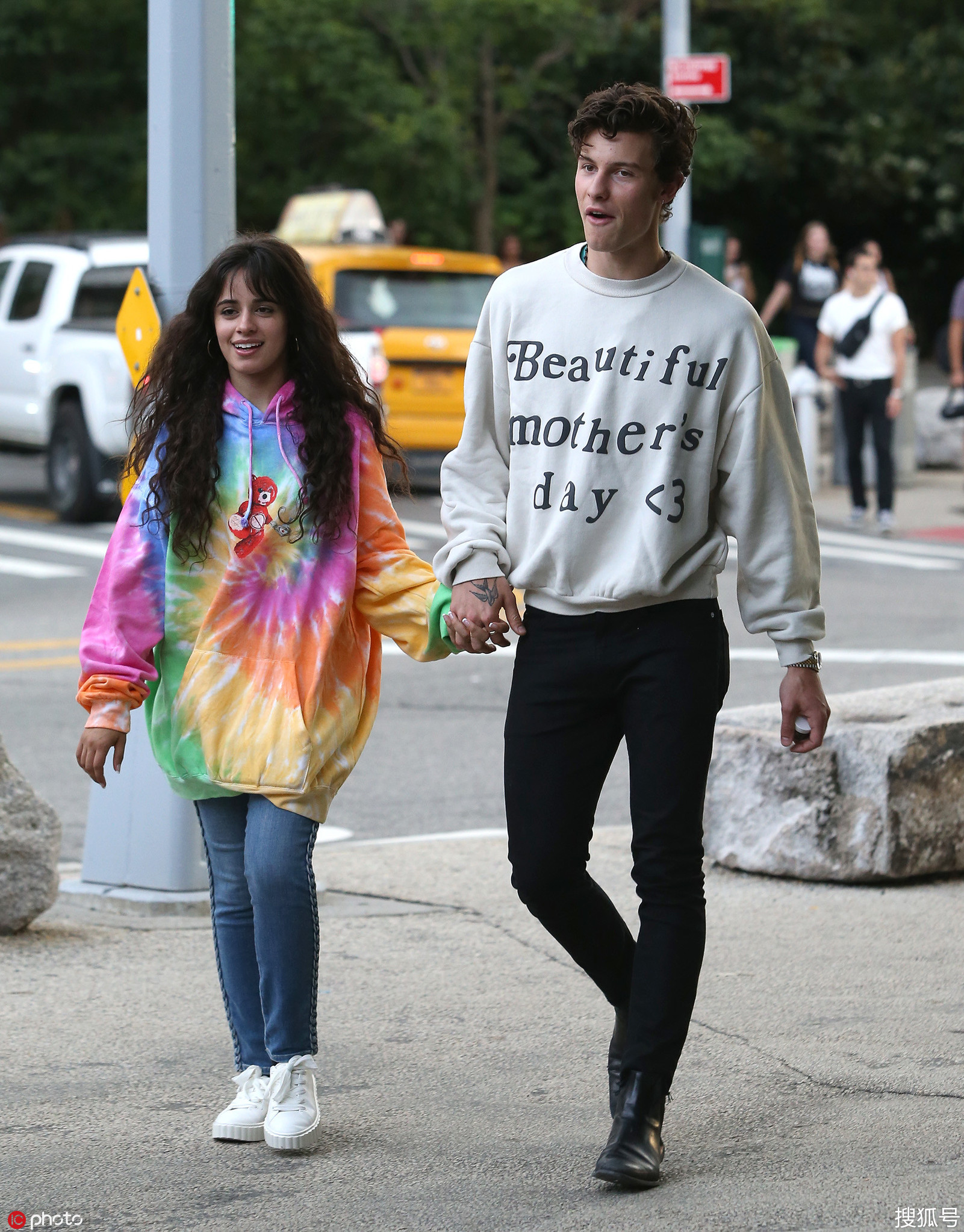 萌德带卡妹"见家长",还穿着表白妈妈的卫衣