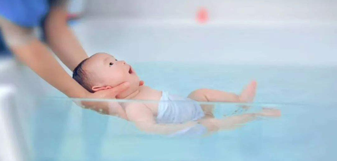 在这个时间段进行婴儿游泳锻炼效果更好！