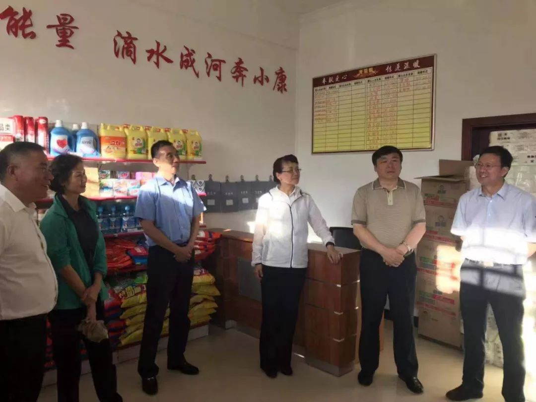 新华人寿保险公益基金会向云南会泽县金钟街道金钟小学进行爱心捐赠