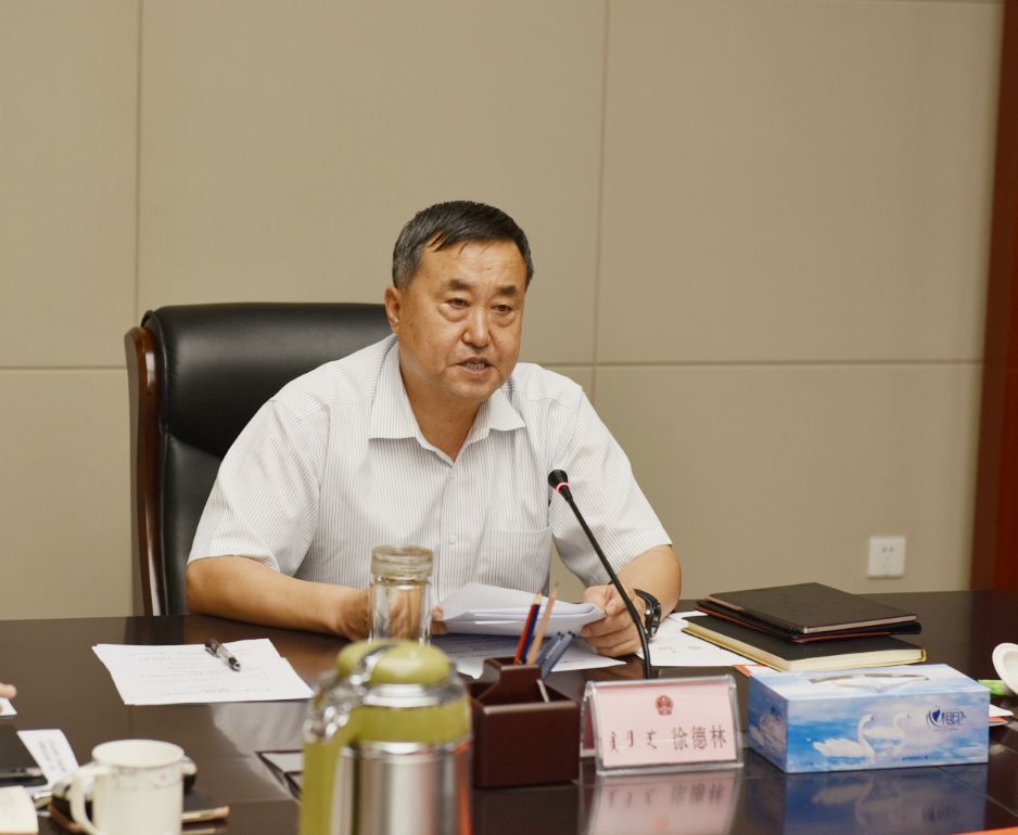 市人大常委会党组书记,主任徐德林主持会议.