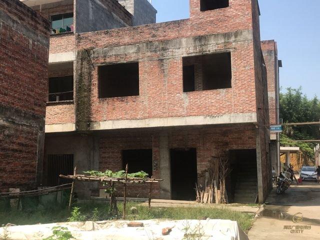 可怕清远这个村19栋民房接连楼歪歪村民提心吊胆