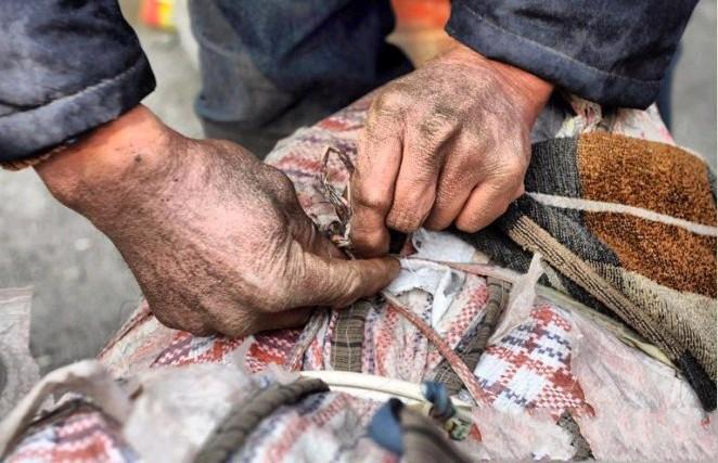 一位农民工的辛酸行程,看完后感叹,生活真不易!