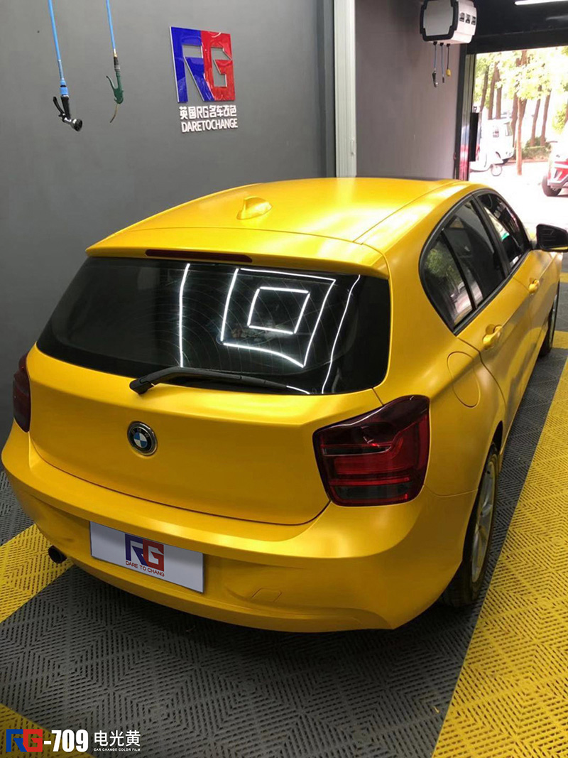 宝马116i车身改色电光黄