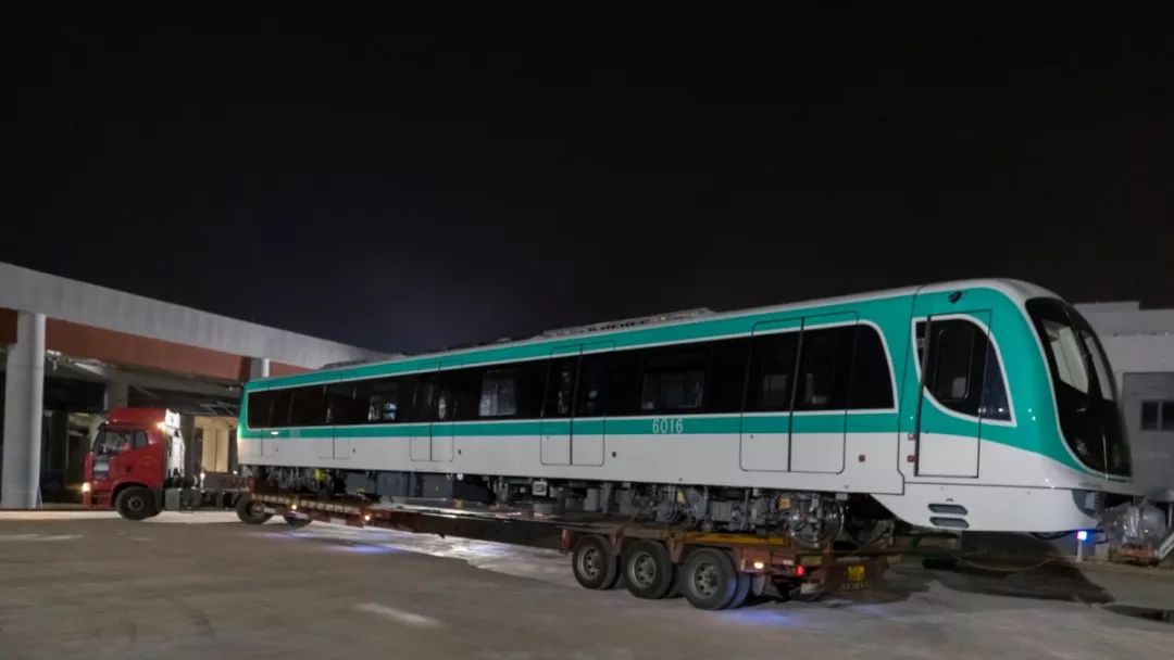 深圳地铁6号线首列车抵深全线预计明年开通初期运营