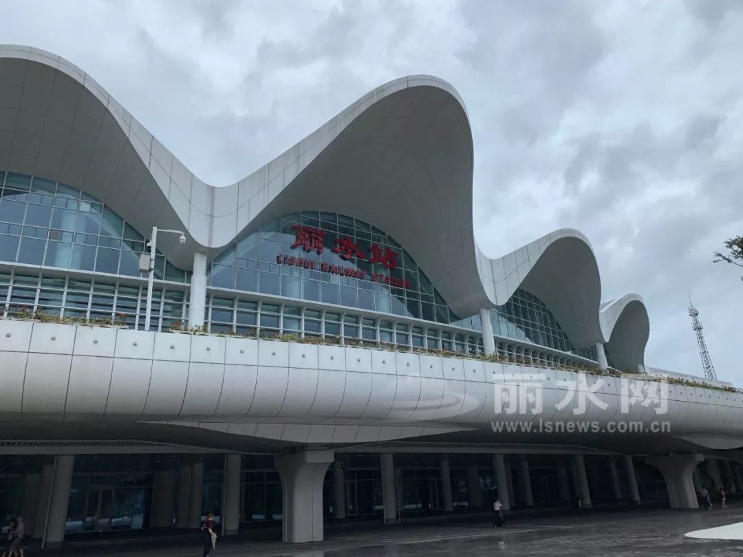 受台风影响丽水高铁站全部停运