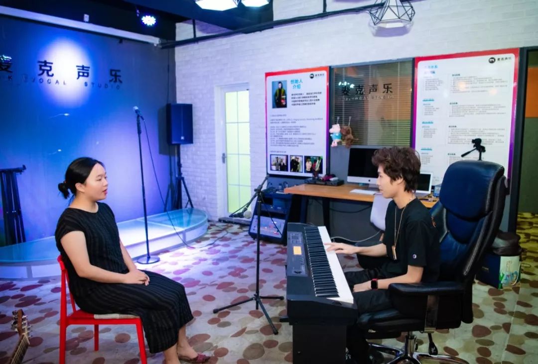 到目前为止,师从sls声乐训练体系的学生遍及欧美亚,跨越了古典,音乐剧