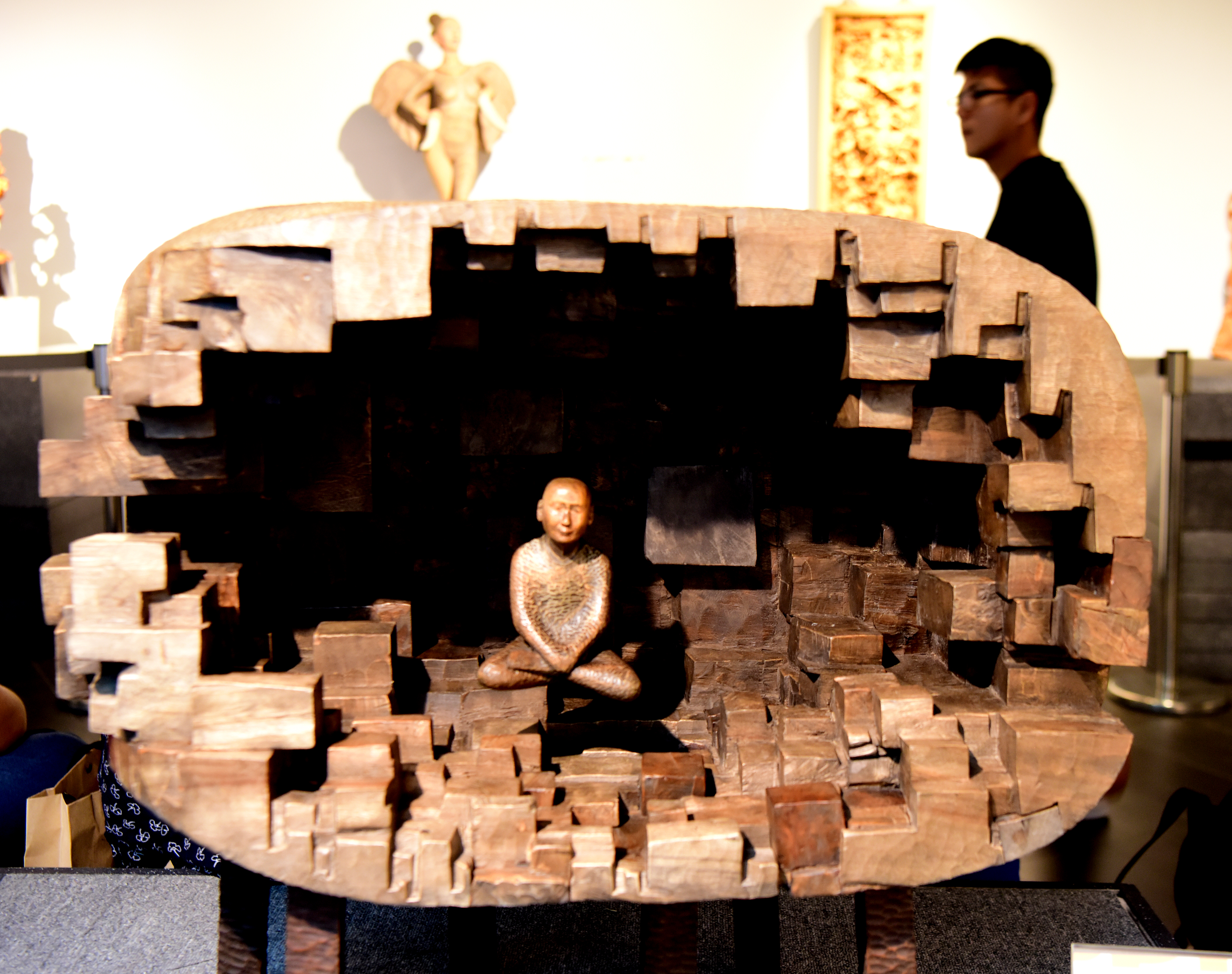 近日,台湾木雕艺术展在苗栗县三义木雕博物馆举行,共展出获奖木雕作品