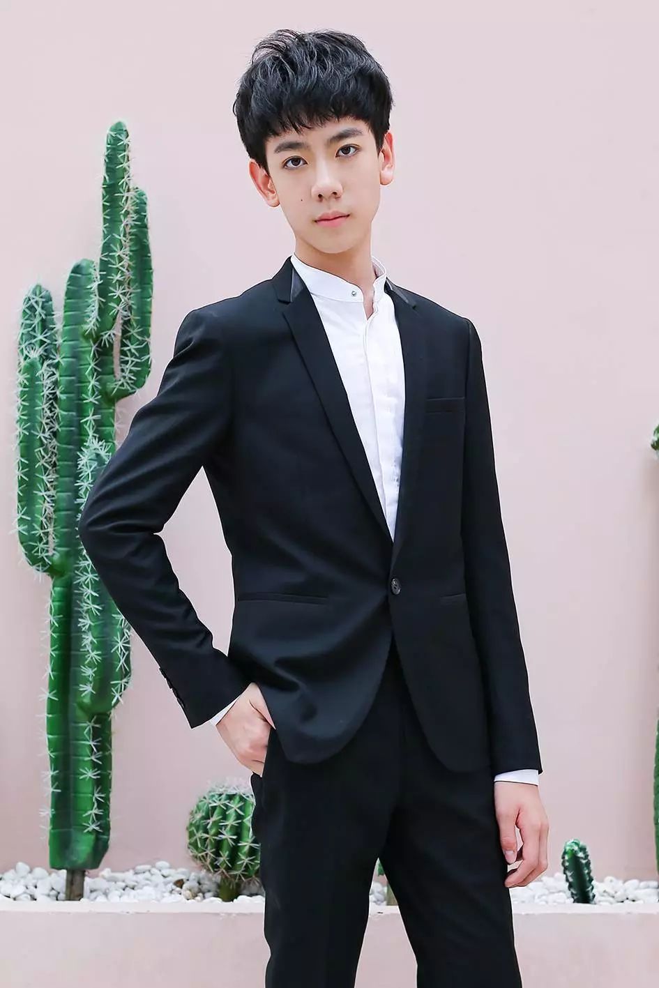 雷昊汶全新写真曝光 优雅,帅气,极为养眼